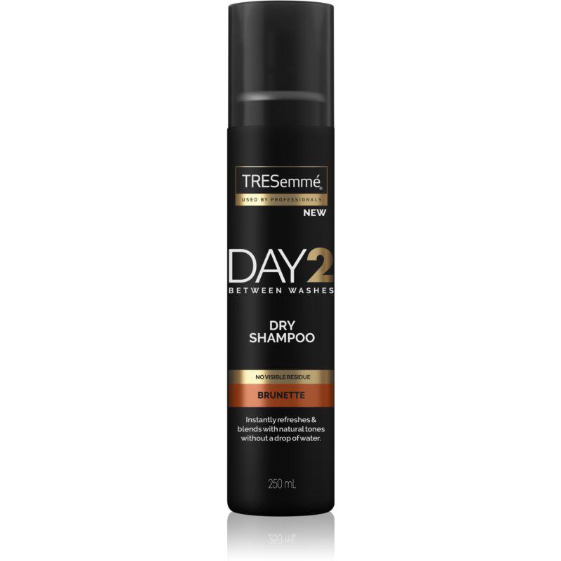 TRESemmé Day 2 Brunette suchý šampon pro hnědé odstíny vlasů